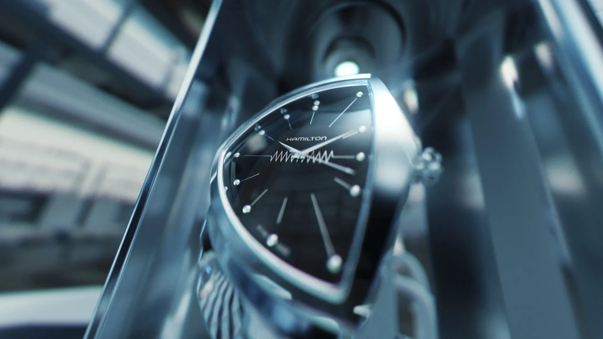 Visualización CGI de un reloj de lujo en un escenario cinematográfico